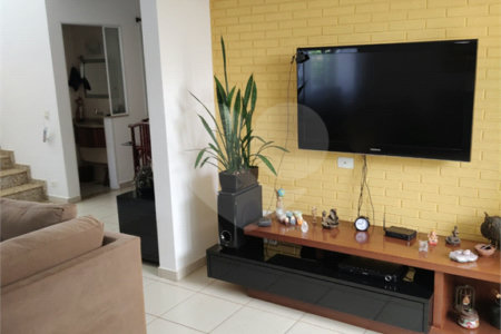 Casa à venda com 3 quartos, sendo 1 suíte, no condomínio Picollo Villaggio, Louveira - SP