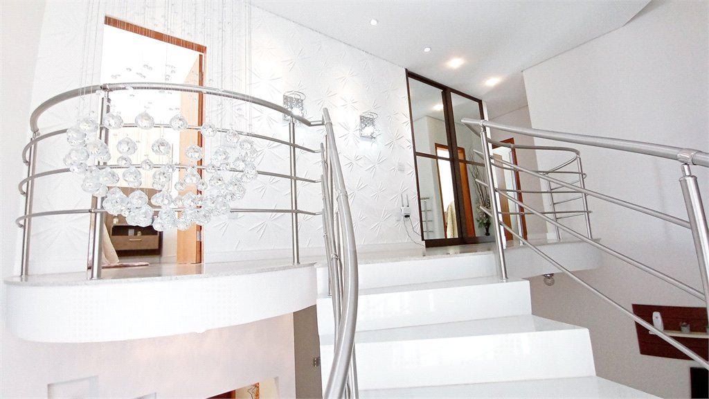 Casa à venda com 3 suítes no condomínio Vila do Sol, Valinhos - SP