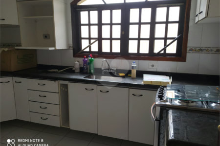 Sobrado à venda com 3 quartos, sendo 1 suíte,  em Vila Urupês, Suzano, SP