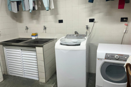 Casa à venda com 4 quartos, sendo 3 suítes, no condomínio Vitoria Regia, São Paulo - SP