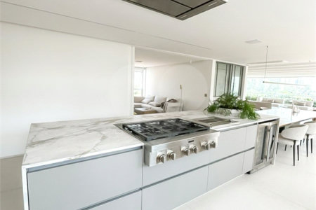 Apartamento à venda com 4 suítes em Vila Cordeiro, São Paulo, SP