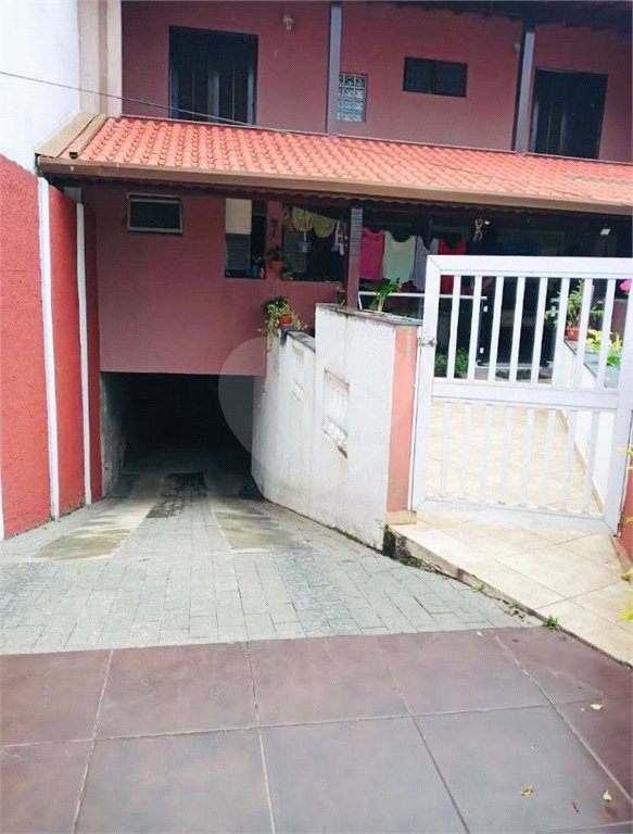 Sobrado à venda com 3 quartos, sendo 1 suíte, em Jardim Casa Branca, Suzano, SP