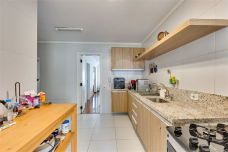 Apartamento à venda com 3 quartos, sendo 2 suítes, em Moema, São Paulo, SP