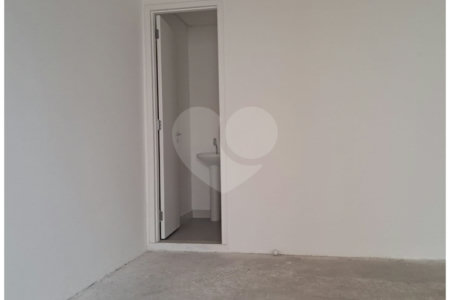 Sala comercial, nova, para venda ou locação, junto à Estação Vergueiro do Metrô