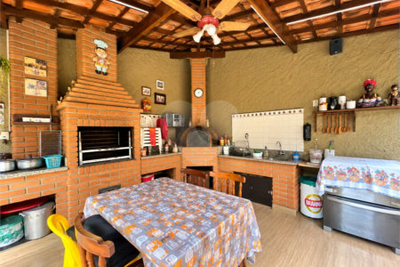 Sobrado com cinco quartos sendo 3 suites 4 vagas| R$ 3.300.000 no Alto da Boa Vista - São Paulo