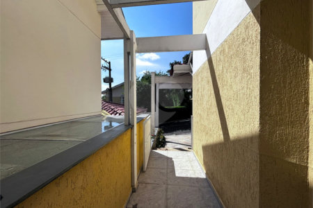 Sobrado à venda com 3 quartos, sendo 1 suíte, no condomínio Villagio da Granja, Cotia - SP