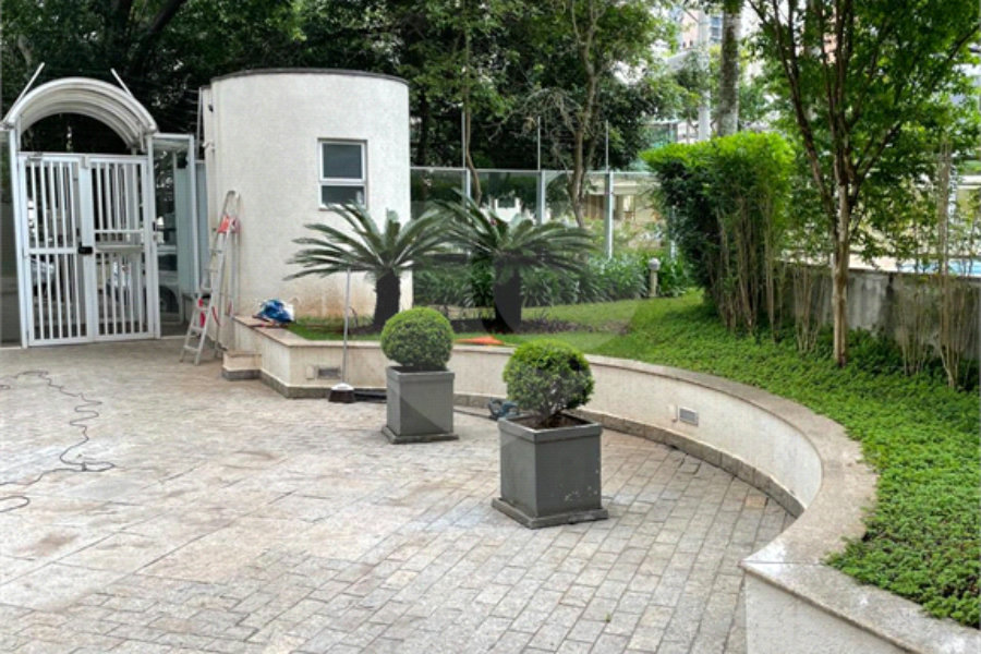 Apartamento à venda com 3 suítes em Campo Belo, São Paulo, SP