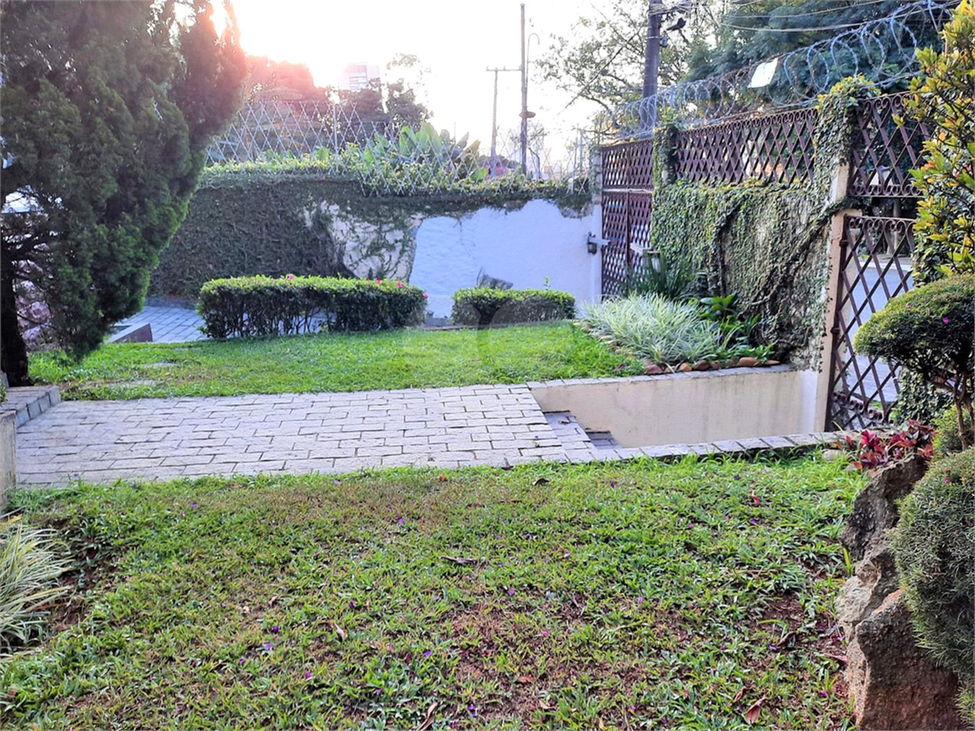 Sobrado à venda com 4 quartos, sendo 2 suítes, em Alto da Boa Vista, São Paulo, SP