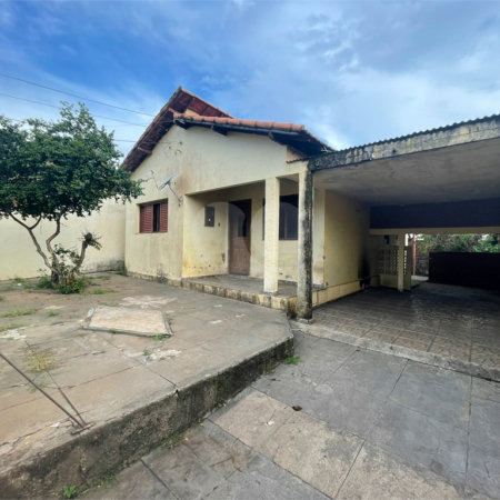 Terreno com benfeitoria na Vila Costa do Sol