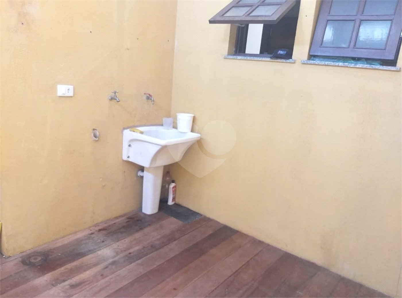 Casa à venda com 3 quartos, sendo 1 suíte, no condomínio Primavera, São Paulo - SP