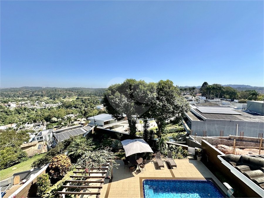 Casa à venda com 3 suítes no condomínio Golf Village, Carapicuíba - SP