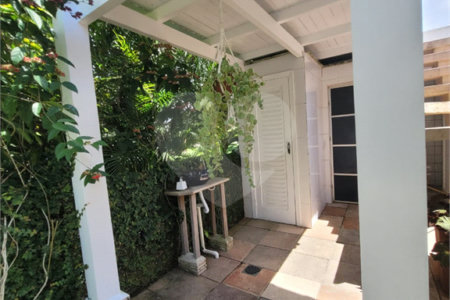 Casa à venda com 4 quartos, sendo 2 suítes, no Centro, Santa Cruz Cabrália, BA