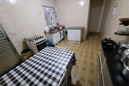 Sobrado à venda com 4 quartos em Vila Jurema, Ferraz de Vasconcelos, SP