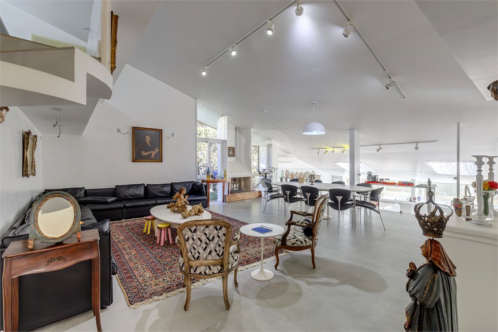 Casa à venda ou para alugar com 3 quartos, sendo 1 suíte,  no condomínio Chácara Flora, São Paulo - SP