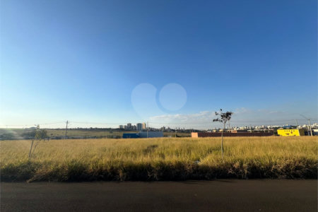Terreno á venda com 250m2, em São Carlos.
