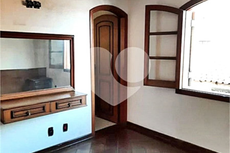 Sobrado à venda com 4 quartos, sendo 2 suítes, em Jardim São Bento, São Paulo, SP