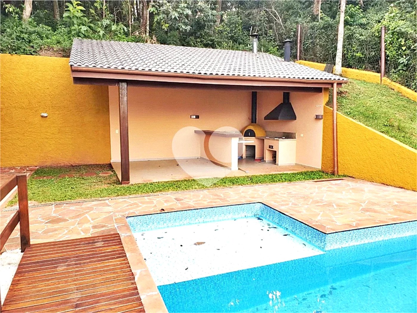 Casa à venda ou para alugar com 7 quartos, sendo 5 suítes, no condomínio Sausalito, Mairiporã - SP