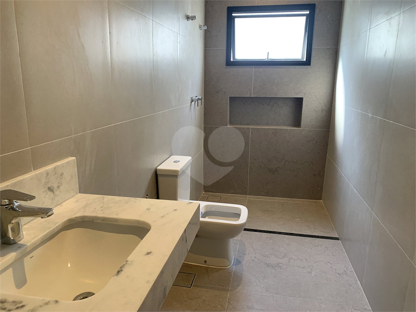 Casa à venda ou para alugar com 4 quartos, sendo 3 suítes, no condomínio Alphaville Nova Esplanada 1, Votorantim - SP