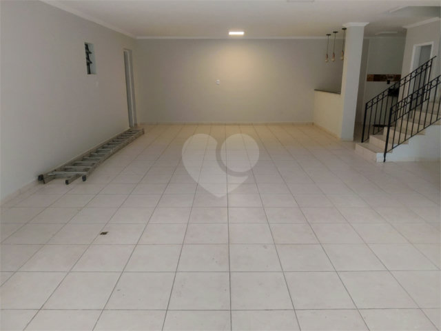 Sobrado à venda com 4 quartos, sendo 3 suítes,  em Tremembé, São Paulo, SP
