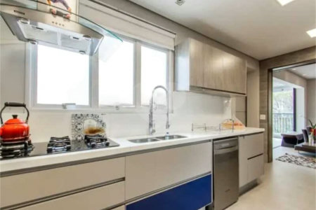 Apartamento de 306m² na melhor região de Moema, 3 suítes, 5 vagas, varanda gourmet, depósito, fora de rota