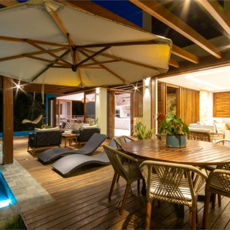Casa à venda com 4 quartos, sendo 2 suítes,  no condomínio Praia Bella, Mata de São João - BA