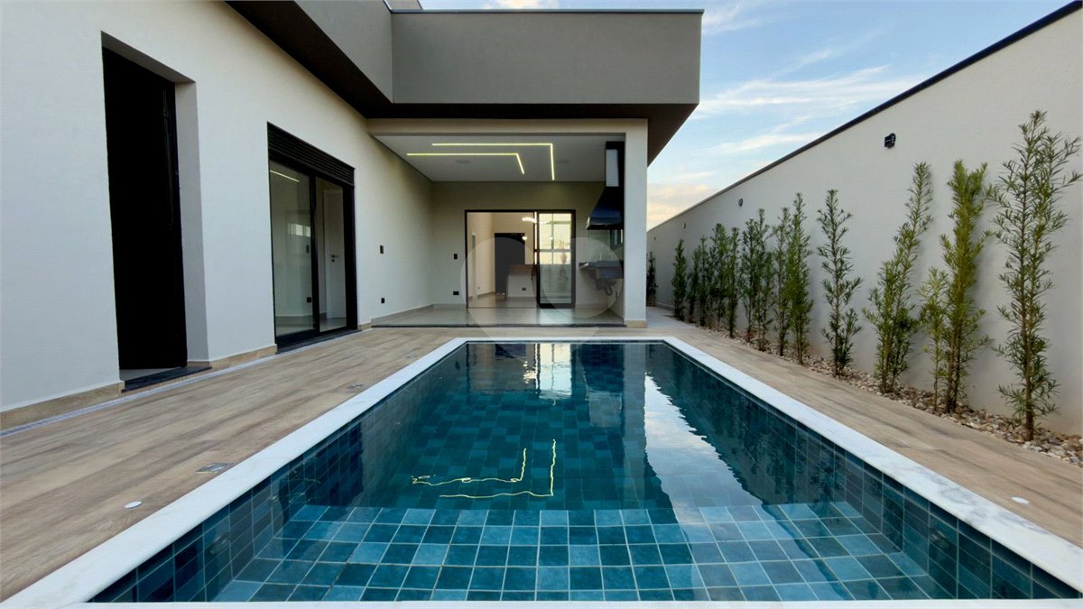 Casa térrea 3 dormitórios (3 suítes), espaço gourmet, piscina, 2 vagas garagem, condomínio fechado com ampla área lazer