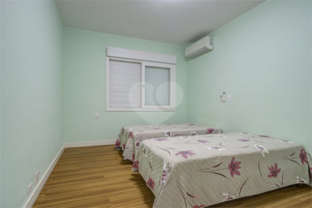 Sobrado à venda com 6 quartos, sendo 3 suítes, em Alto da Boa Vista, São Paulo, SP