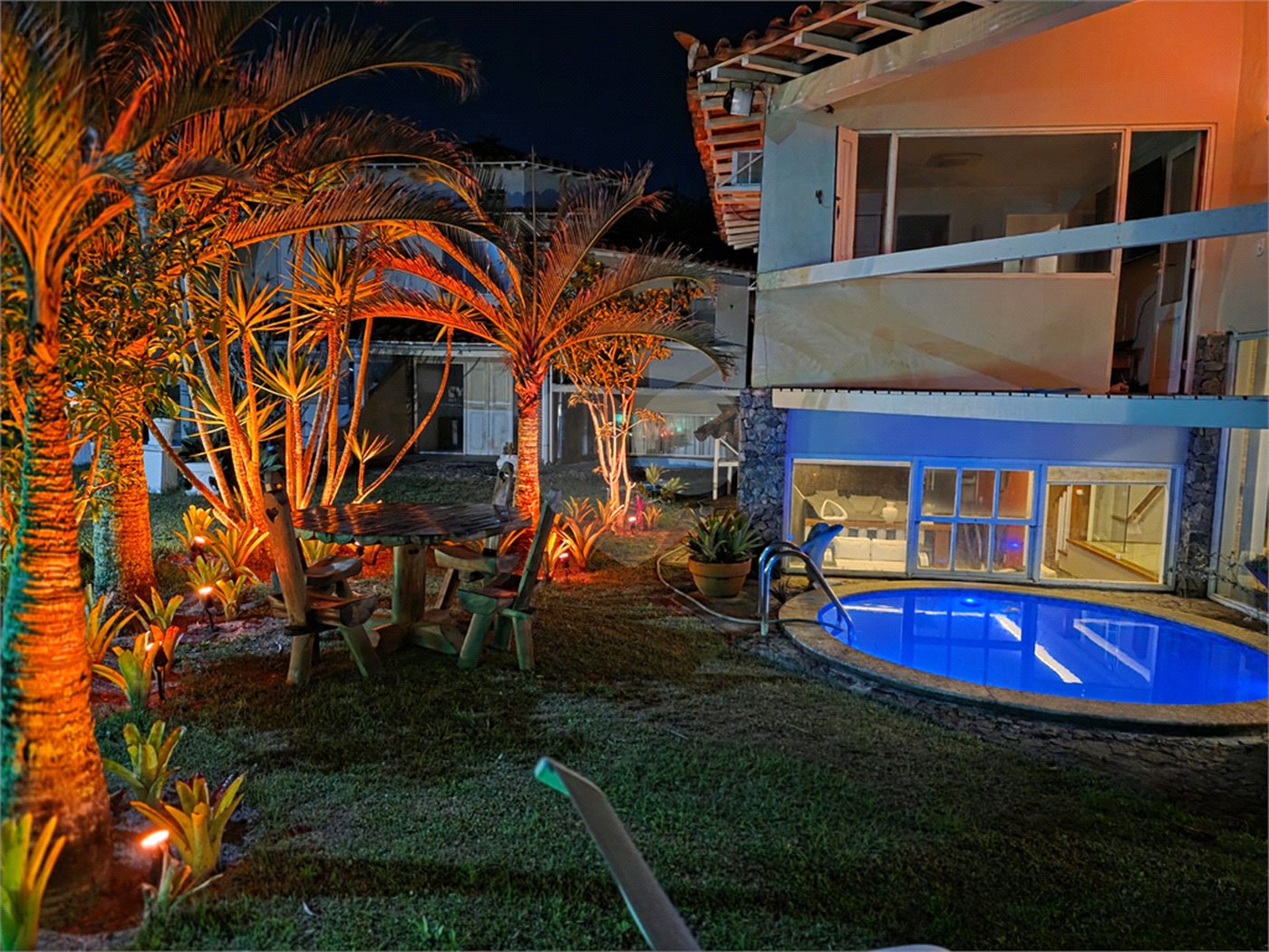 Casa à venda com 5 quartos, sendo 1 suíte,  em Praia Rasa, Armação dos Búzios, RJ