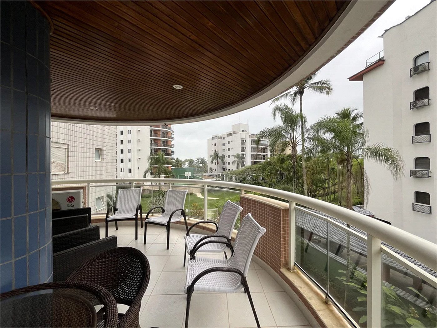 Apartamento à venda com 3 quartos, sendo 1 suíte, em Riviera de São Lourenço, Bertioga, SP
