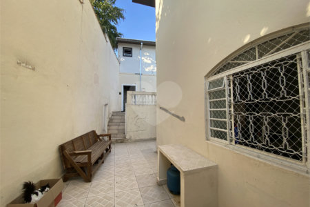 Sobrado à venda com 3 quartos, sendo 1 suíte, em Monte Castelo, São José dos Campos, SP