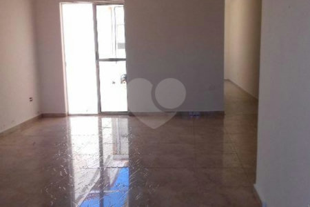 Casa à venda com 4 quartos, sendo 1 suíte, em Chora Menino, São Paulo, SP