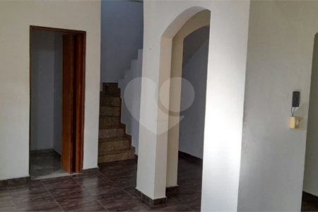 Sobrado à venda com 6 quartos, sendo 3 suítes, em Vila Divina Pastora, São Paulo, SP