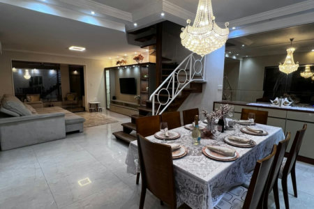 Casa à venda com 8 quartos, sendo 2 suítes, em Flórida, Praia Grande, SP