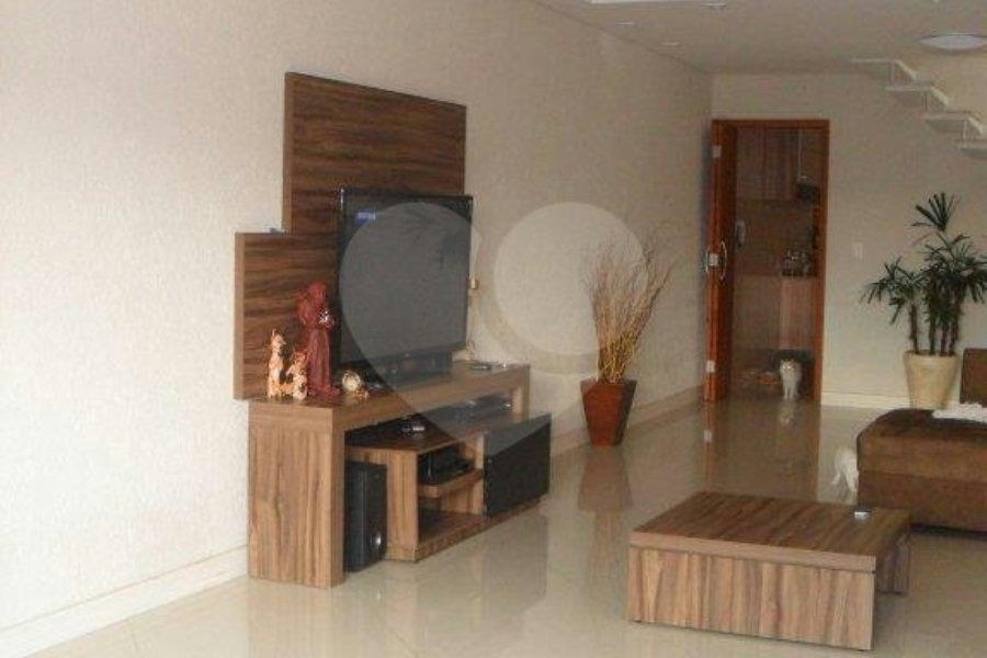 Sobrado à venda com 3 quartos, sendo 1 suíte, em Vila Mazzei, São Paulo, SP