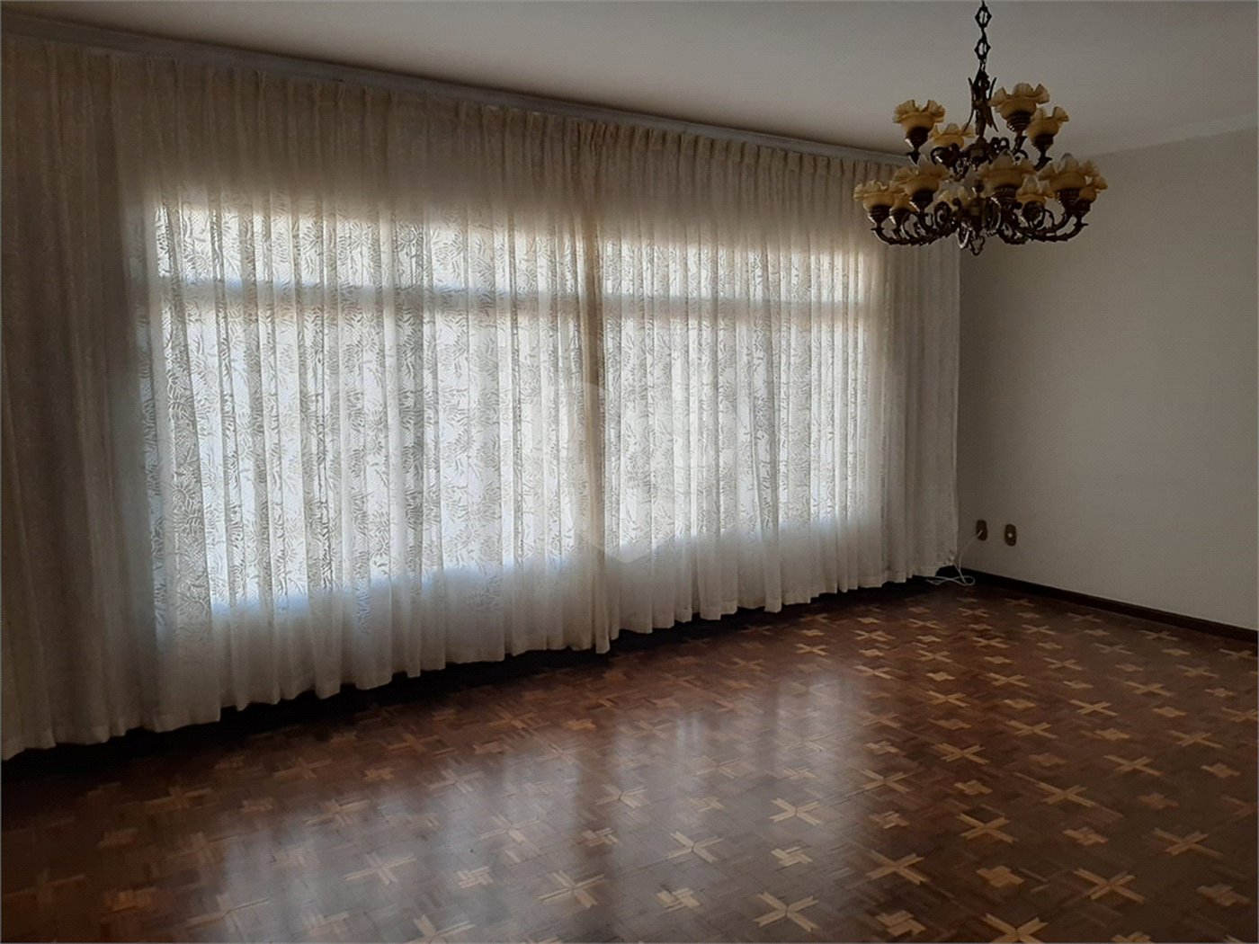 Casa à venda com 4 quartos, sendo 2 suítes, em Jardim Franca, São Paulo, SP