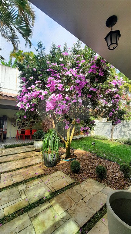 Sobrado à venda com 4 quartos, sendo 2 suítes, em Jardim Marajoara, São Paulo, SP