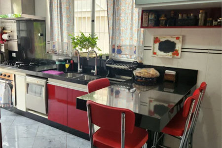 Casa à venda com 4 quartos, sendo 2 suítes, em Vila Romana, São Paulo, SP