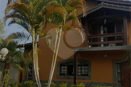 Sobrado à venda com 3 quartos, sendo 1 suíte, em Esplanada do Carmo, Jarinu, SP