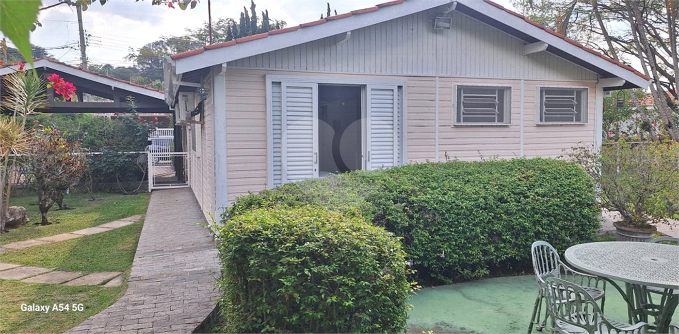 Casa à venda com 3 quartos, sendo 1 suíte, em Condomínio Flamboyant-b, Atibaia, SP