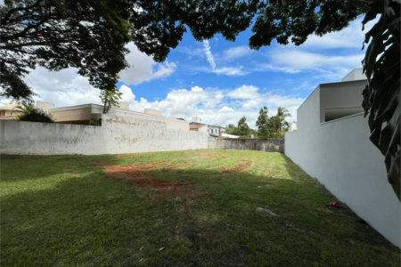 Terreno em condomínio fechado com 512 metros