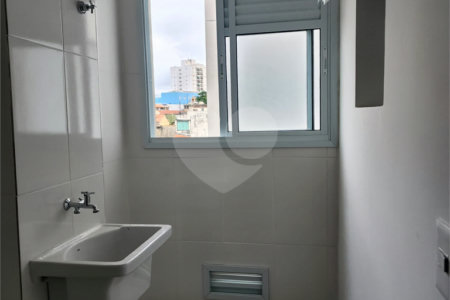 Casa à venda com 2 quartos, sendo 1 suíte, no condomínio Residencial Sanches, São Paulo - SP