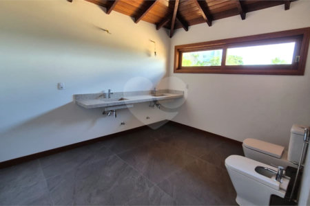 Casa à venda com 8 quartos, sendo 7 suítes, em Ferradura, Armação dos Búzios, RJ