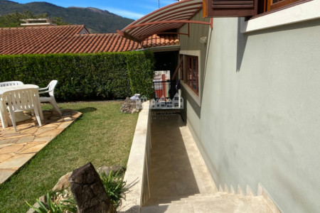Casa à venda com 3 quartos, sendo 1 suíte, com vista deslumbrante em Recreio Maristela, Atibaia