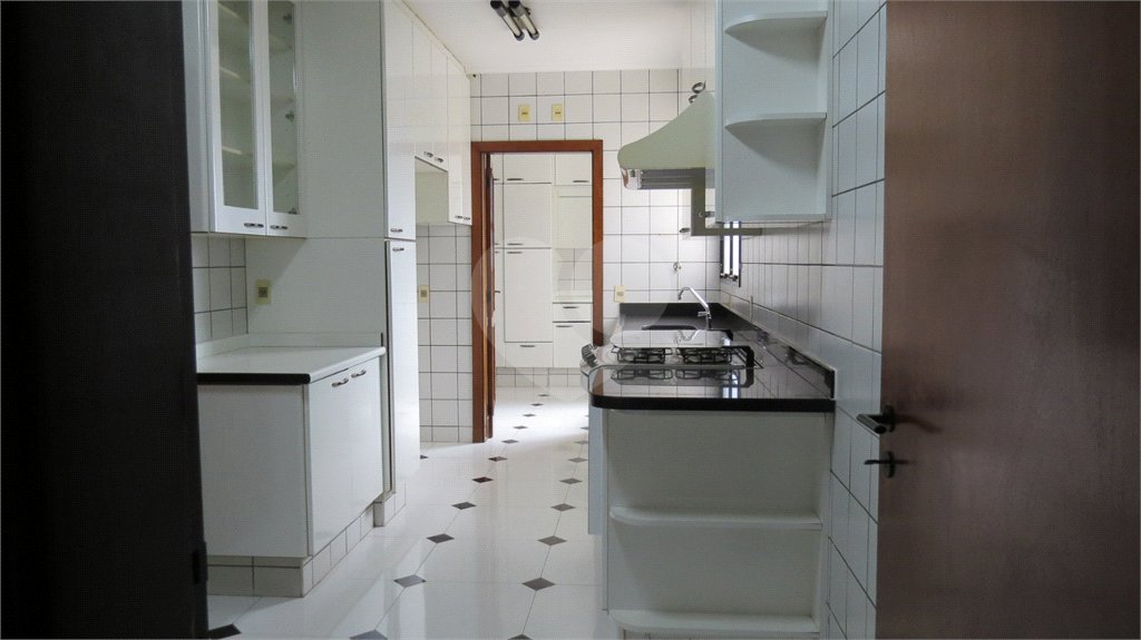 Apartamento à venda com 4 quartos, sendo 2 suítes,  em Cambuí, Campinas, SP