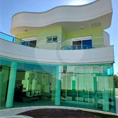 Casa à venda com 3 suítes no condomínio Figueira Garden, Atibaia - SP