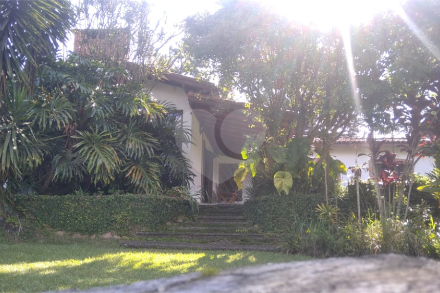 Casa à venda com 5 quartos, sendo 3 suítes, no condomínio Alpes da Cantareira, Mairiporã - SP