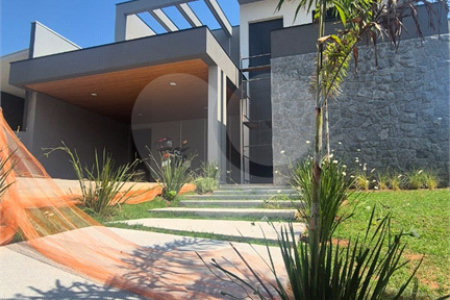Casa à venda com 3 suítes no condomínio Recanto dos Paturis, Vinhedo - SP