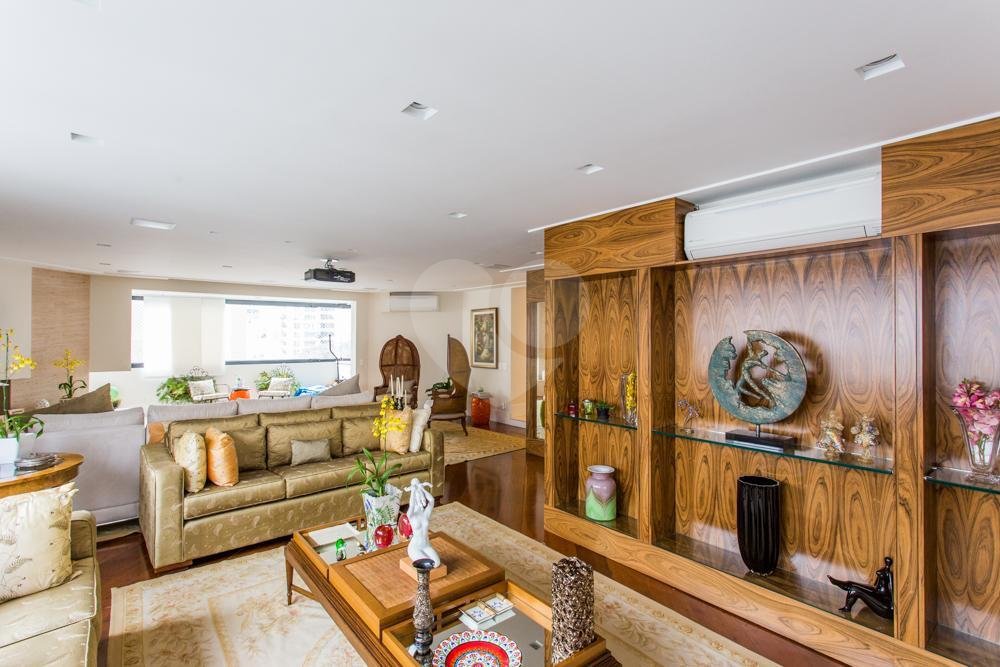 Apartamento à venda com 3 suítes em Campo Belo, São Paulo, SP
