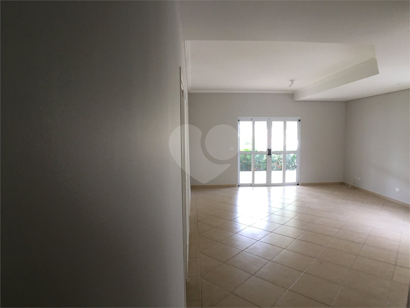 Casa à venda ou para alugar com 3 suítes no condomínio Recanto dos Paturis, Vinhedo - SP