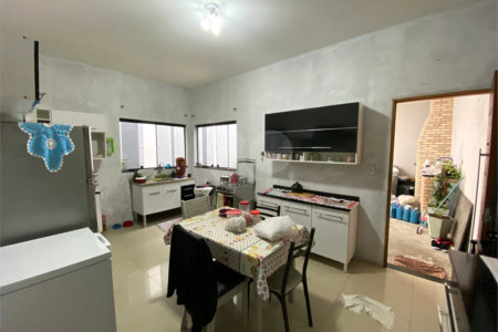 Sobrado à venda com 3 quartos, sendo 1 suíte, em Jardim Quaresmeira II, Suzano, SP